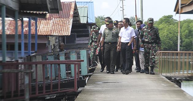 95Danrem Dengan TNI, Rehabilitasi RTLH Harus A+.jpg